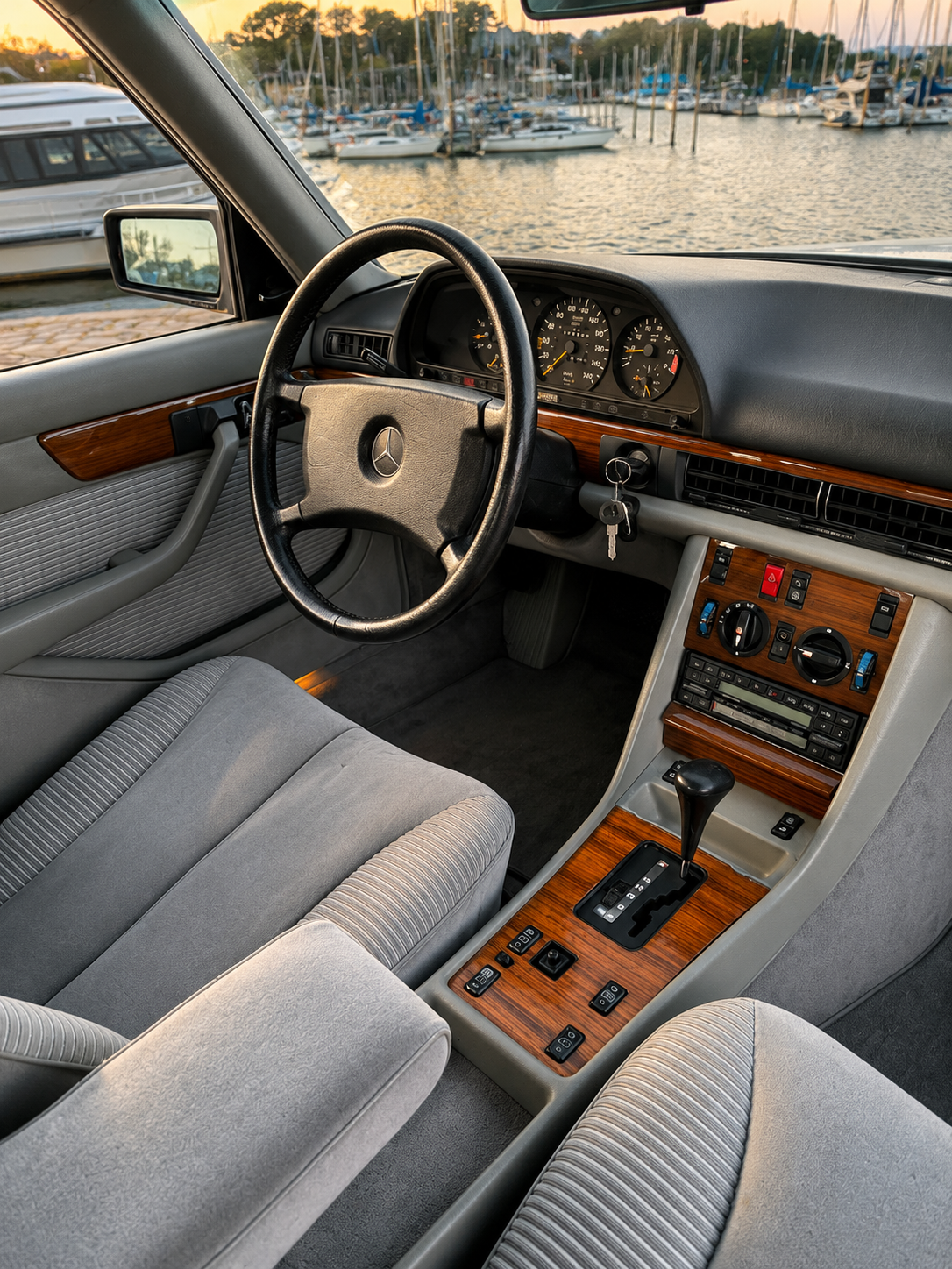 Mercedes W126 1989 — interior